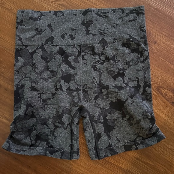 Gymshark Adapt Seamless Shorts - Picture 2 of 3